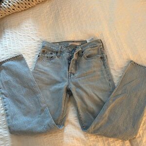 Levi’s wedgie straight Jean